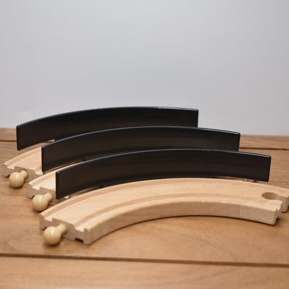 7" Brio Accessories Curved Fenced Tracks Toys Train Scene Wooden Railway x 3 Lot - Picture 4 of 6
